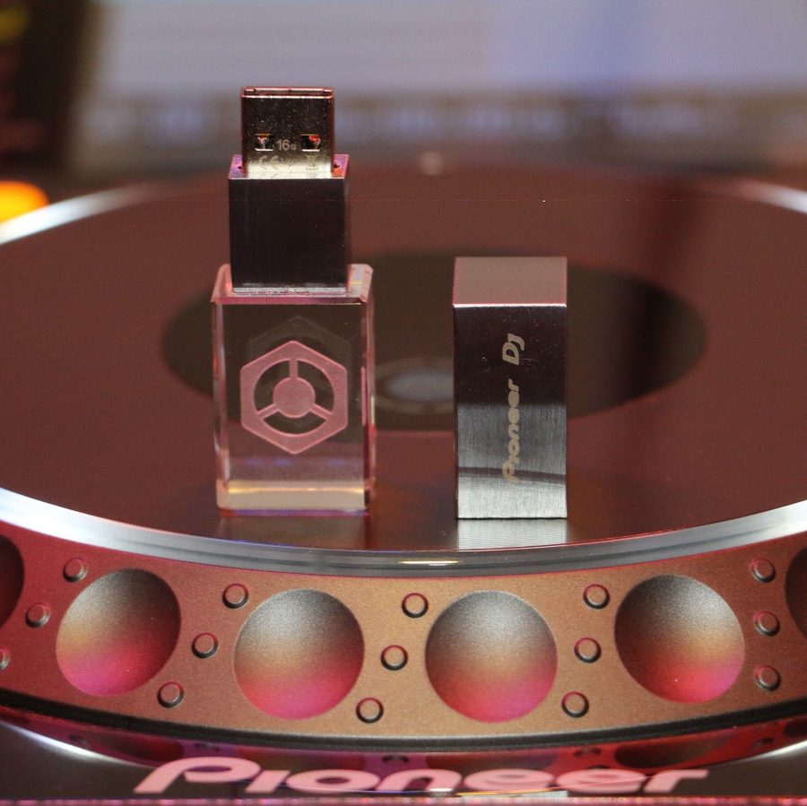 Pioneer Premium USB Memory Stick (16GB) « Gold Plak