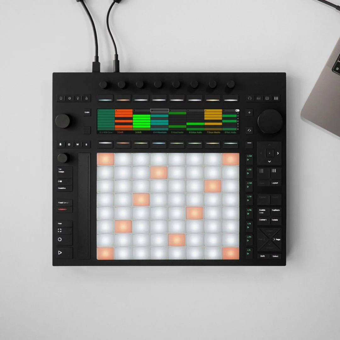 ableton-push-3-standalone-muzik-produksiyon-kontrol-unitesi Ableton Push 3 Ableton Live Controller - Görsel 1