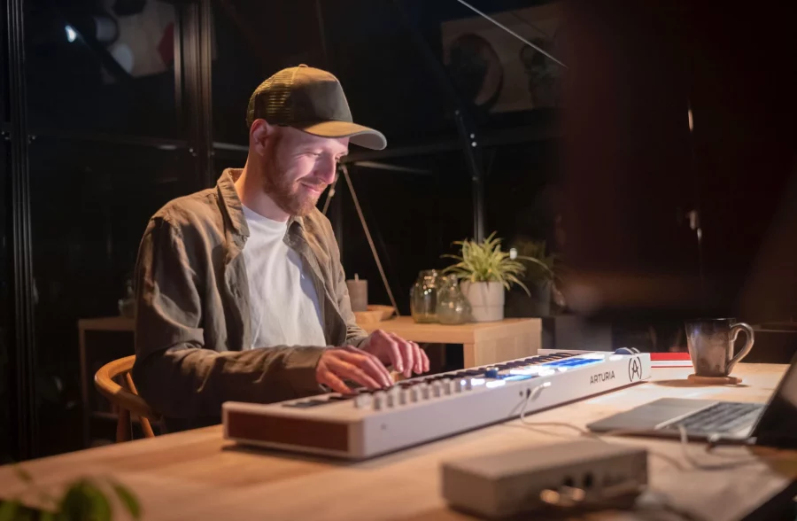 Arturia KeyLab Essential 49 Mk3 Alpine White - Görsel 10