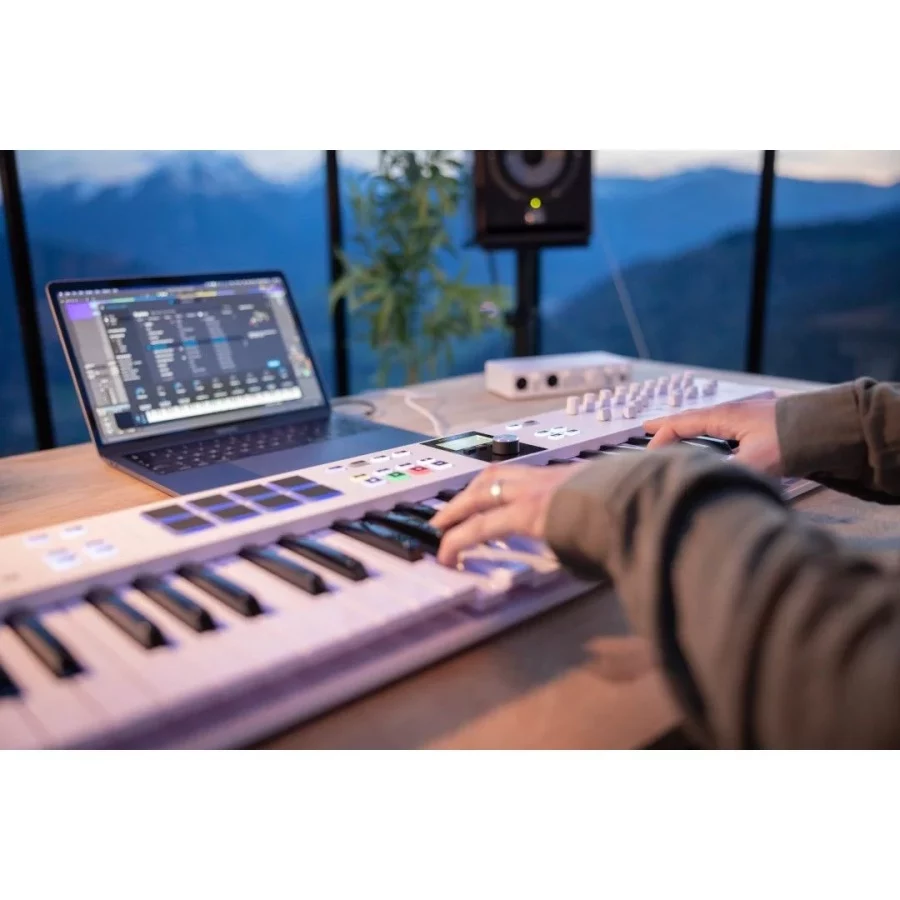 Arturia KeyLab Essential 49 Mk3 MIDI Klavye Aquamarine (Sınırlı Sayıda Özel Üretim) - Görsel 6