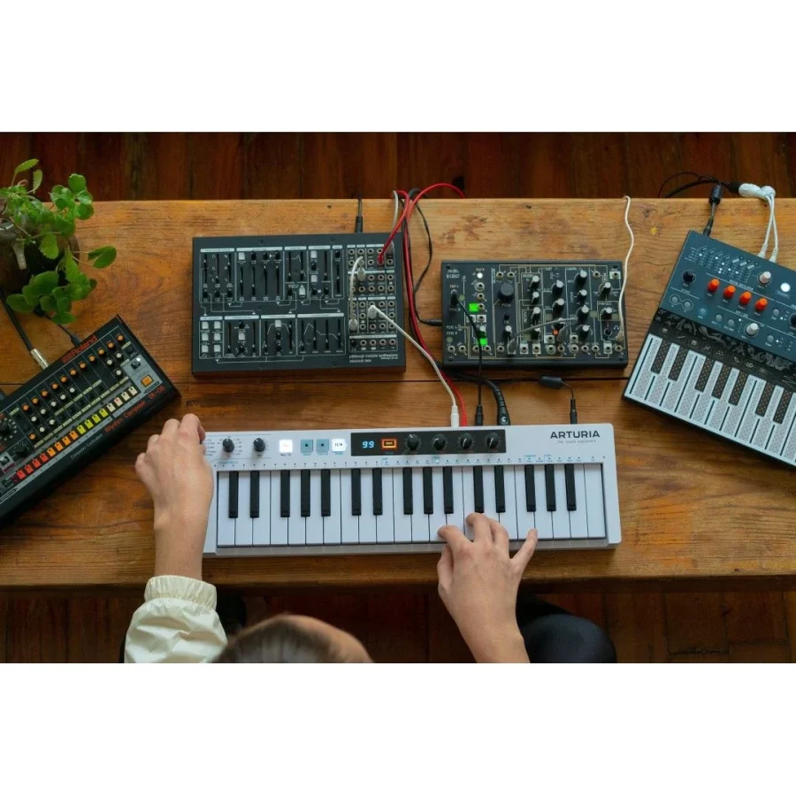 Arturia KeyStep 37 Beyaz MIDI Klavye - Görsel 4