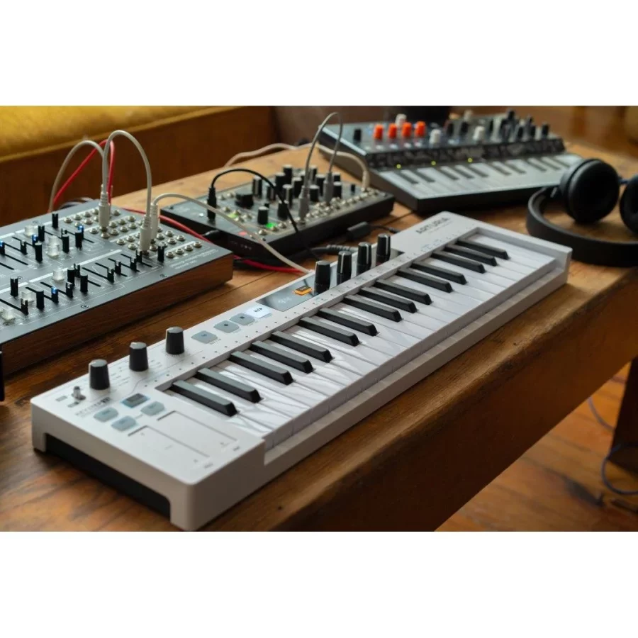 Arturia KeyStep 37 Beyaz MIDI Klavye - Görsel 5