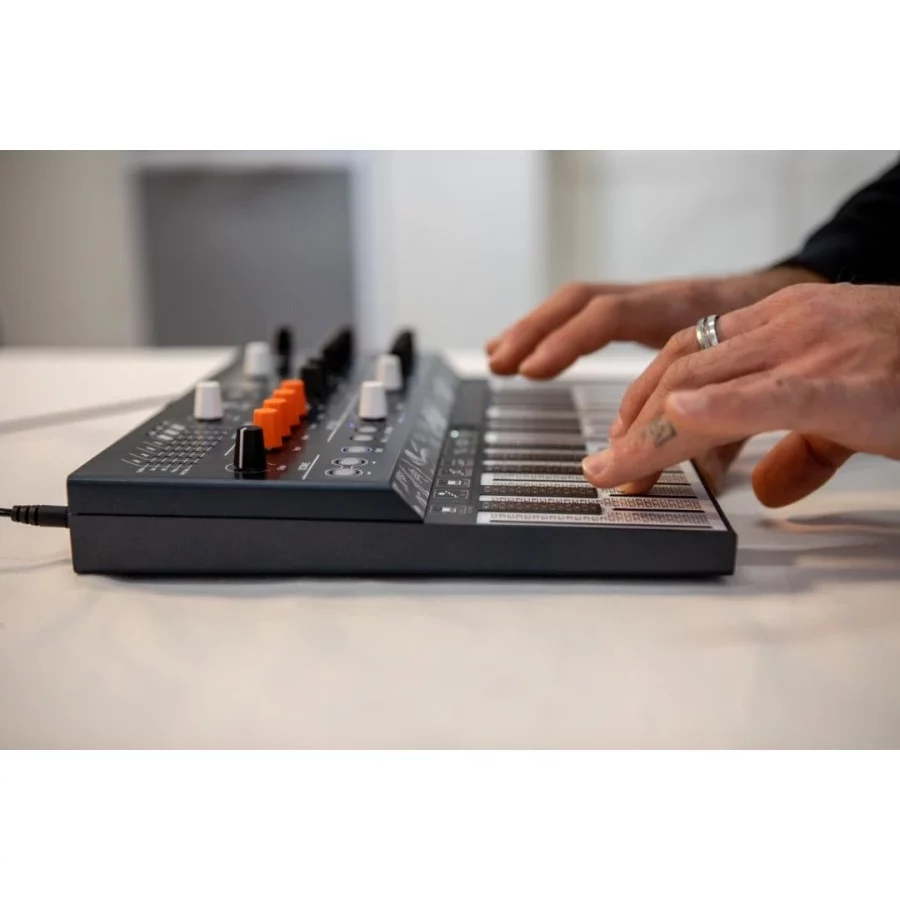 Arturia MicroFreak Dijital Synthesizer - Görsel 8