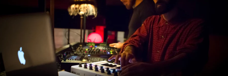 Arturia MiniLab 3 Deep Black MIDI Klavye - Görsel 3