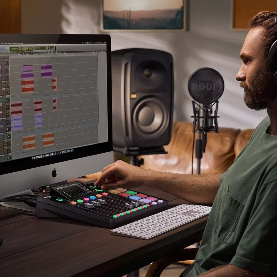 RØDECaster Pro II Beyaz Podcast Mikseri - Görsel 6