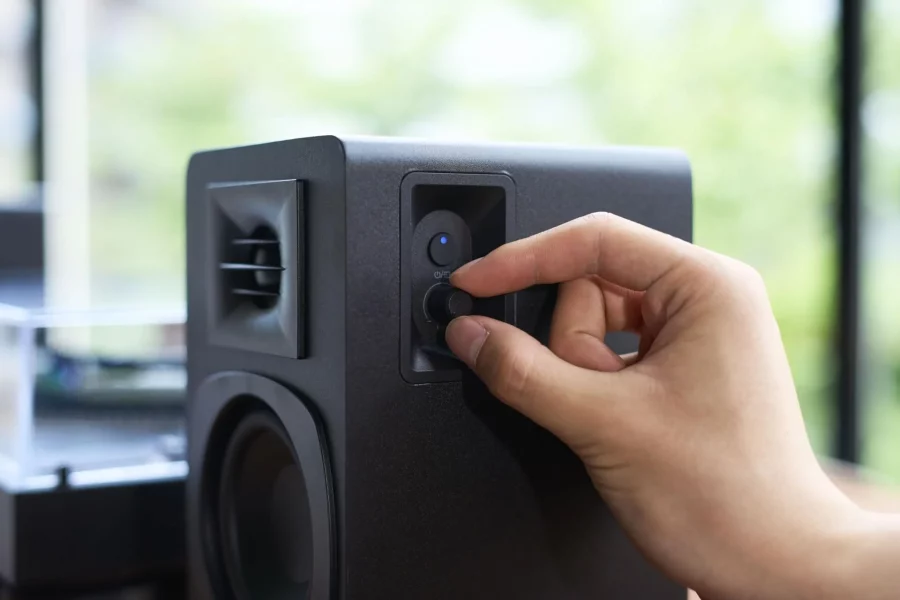 Audio-Technica AT-LP60XBT Beyaz ve AT-SP3X Pikap Müzik Sistemi